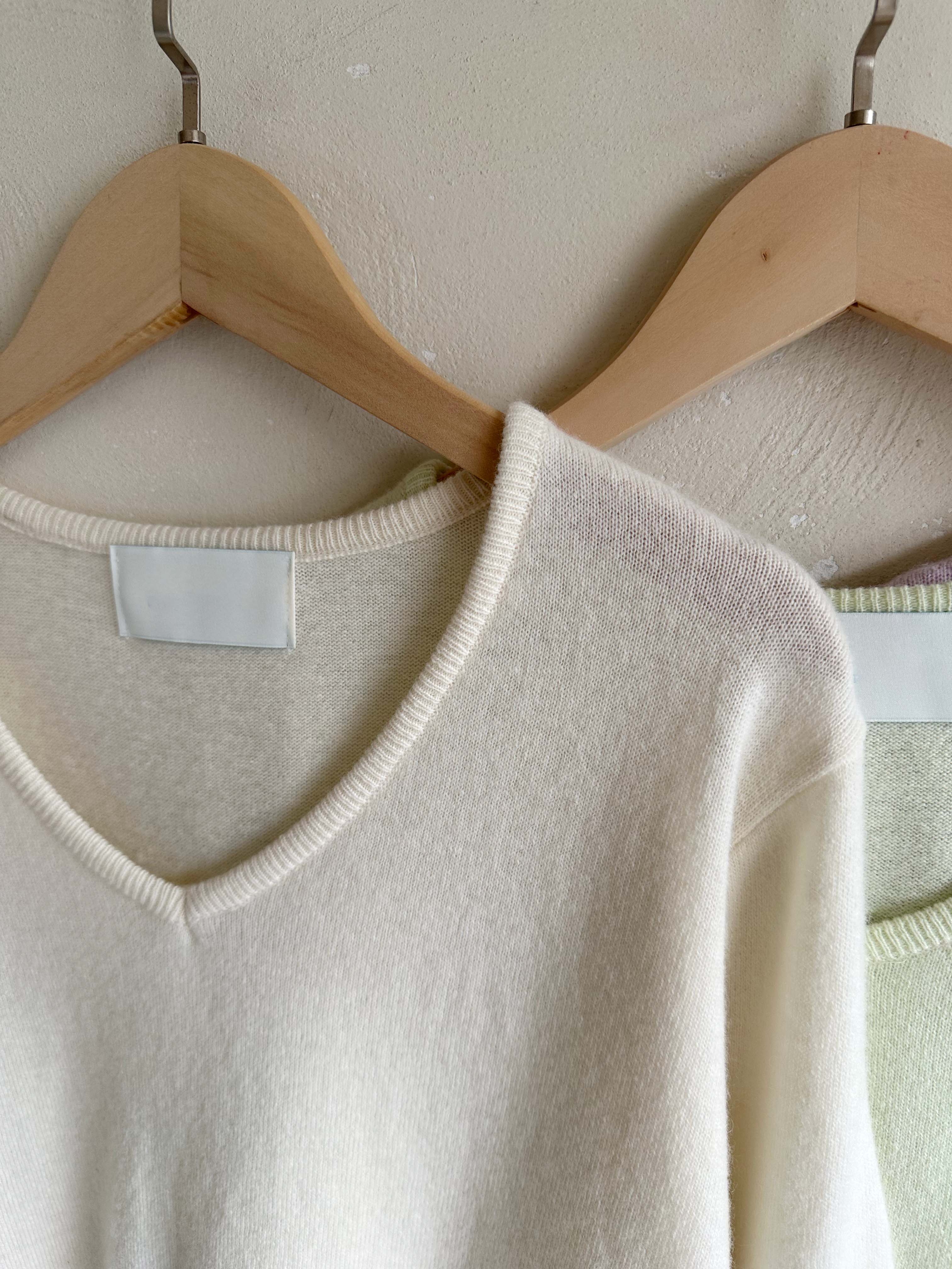 BS柔色V領針織上衣(三色)