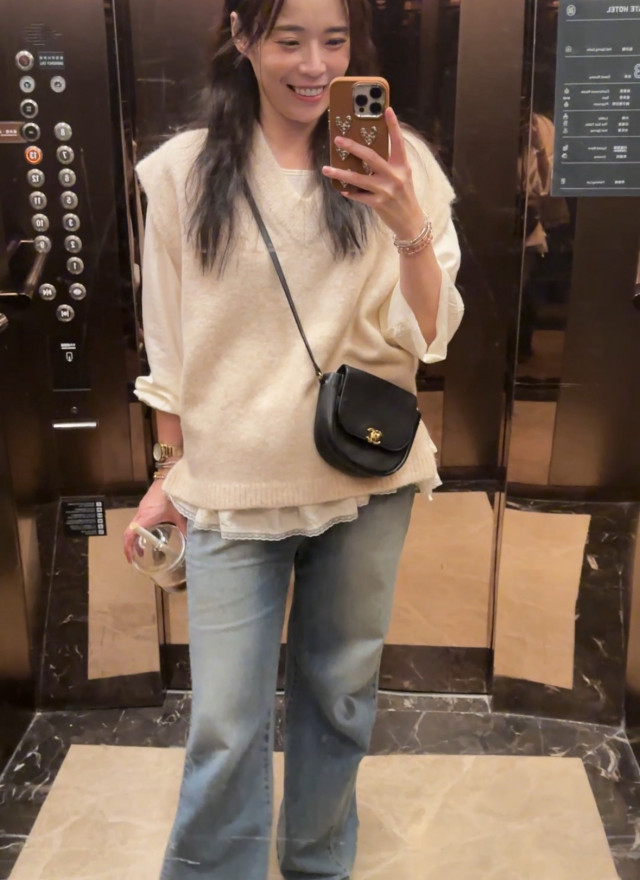 BS蒂蘿V領背心(兩色)