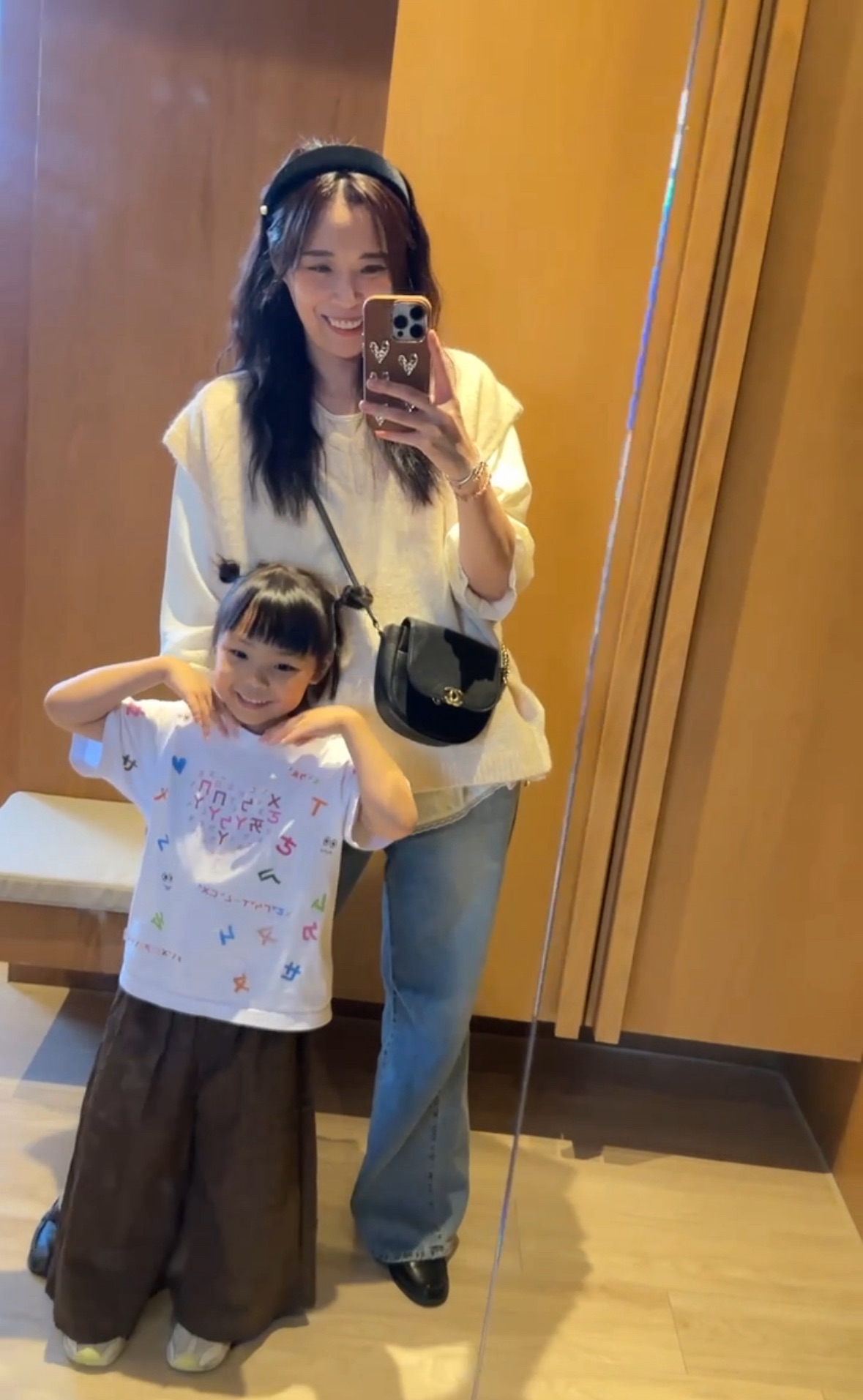 BS蒂蘿V領背心(兩色)