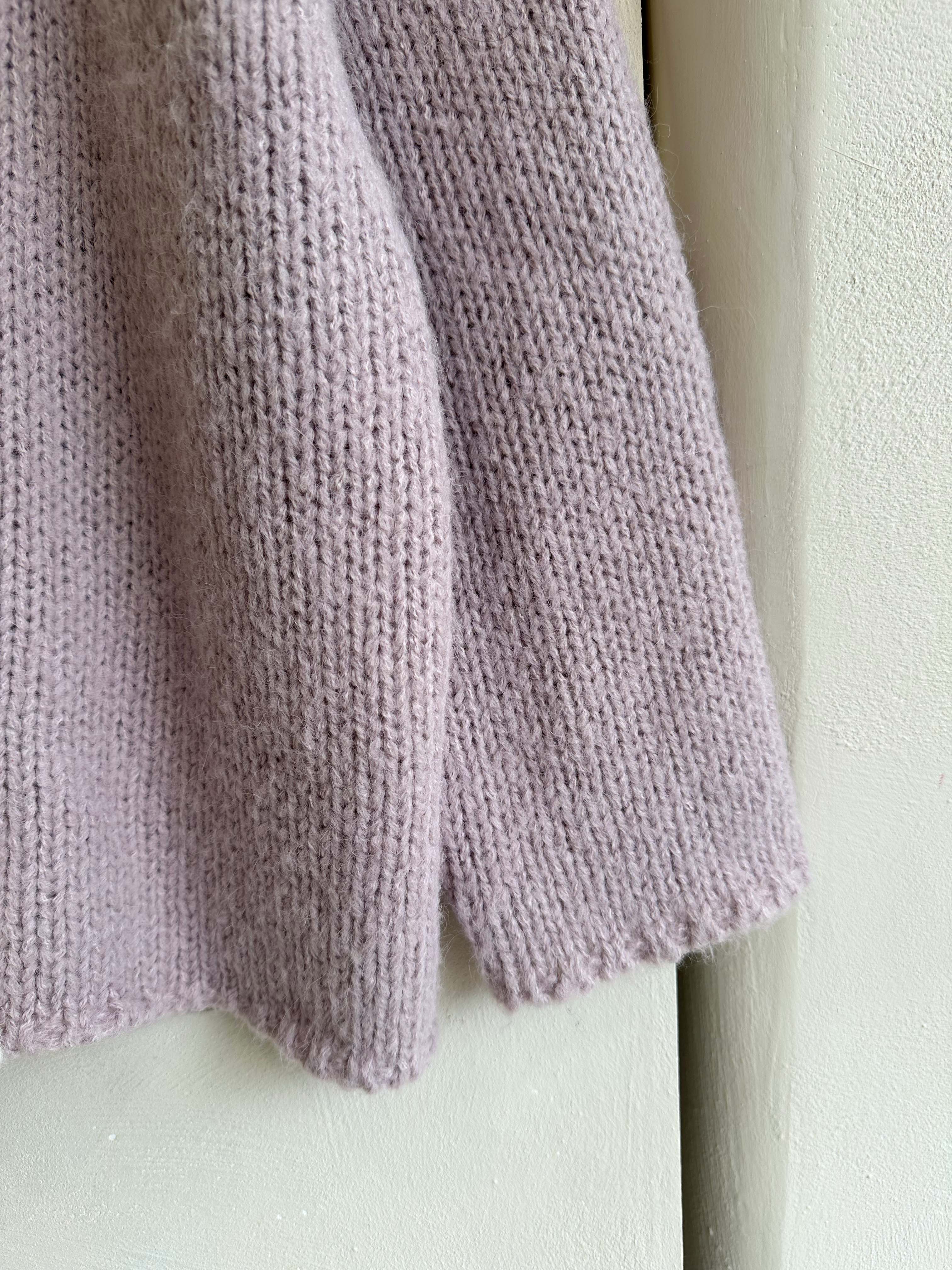 BS滾邊織紋羊絨上衣(兩色)