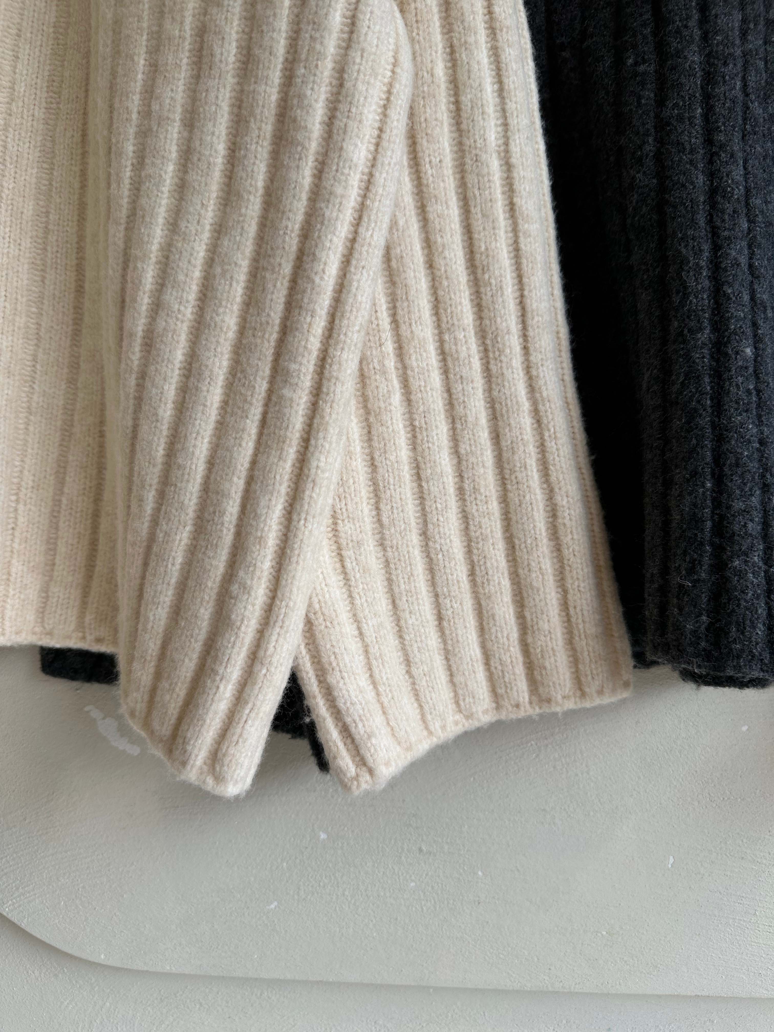 BS落肩直紋寬袖毛衣(兩色)