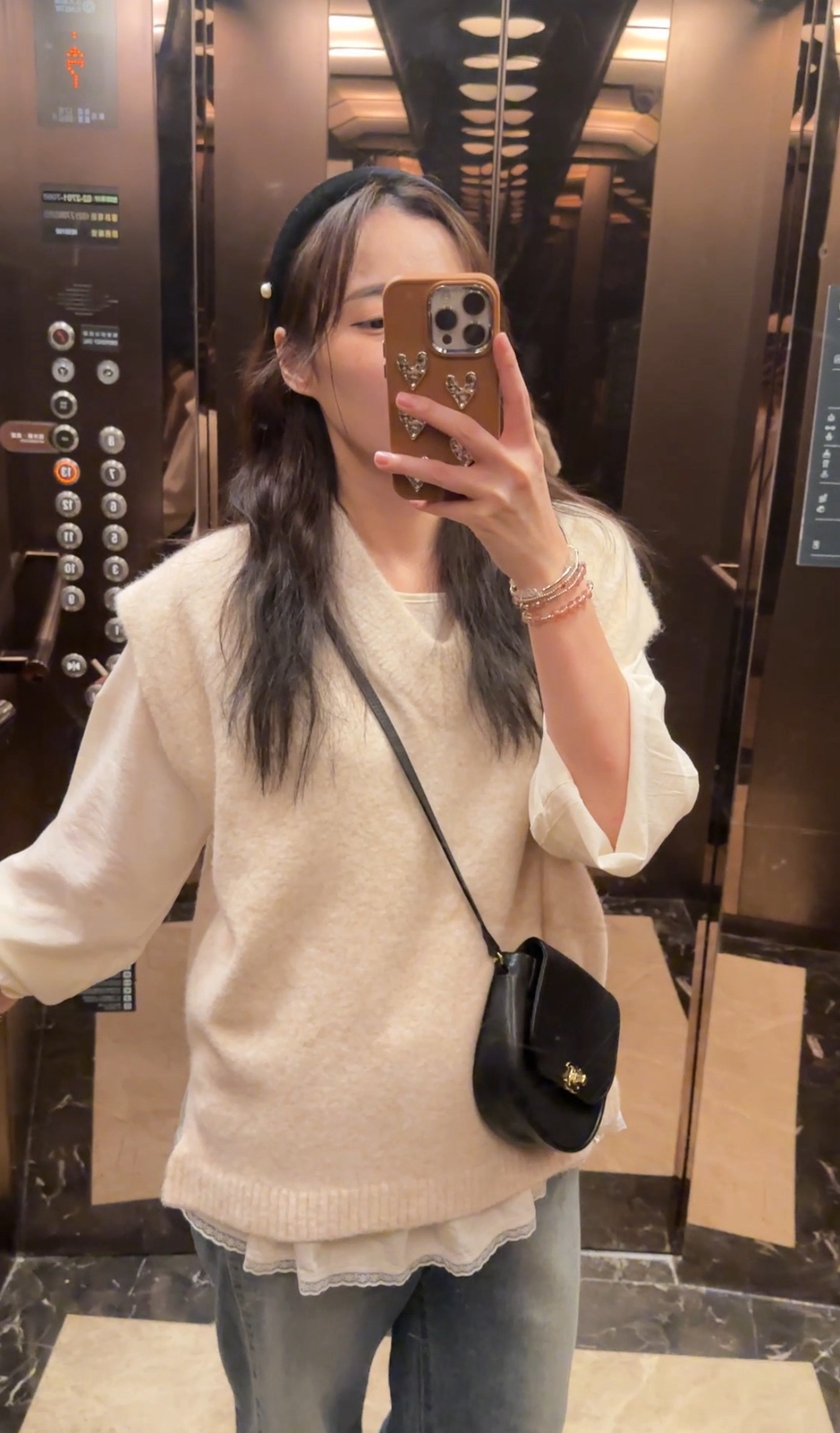 BS蒂蘿V領背心(兩色)