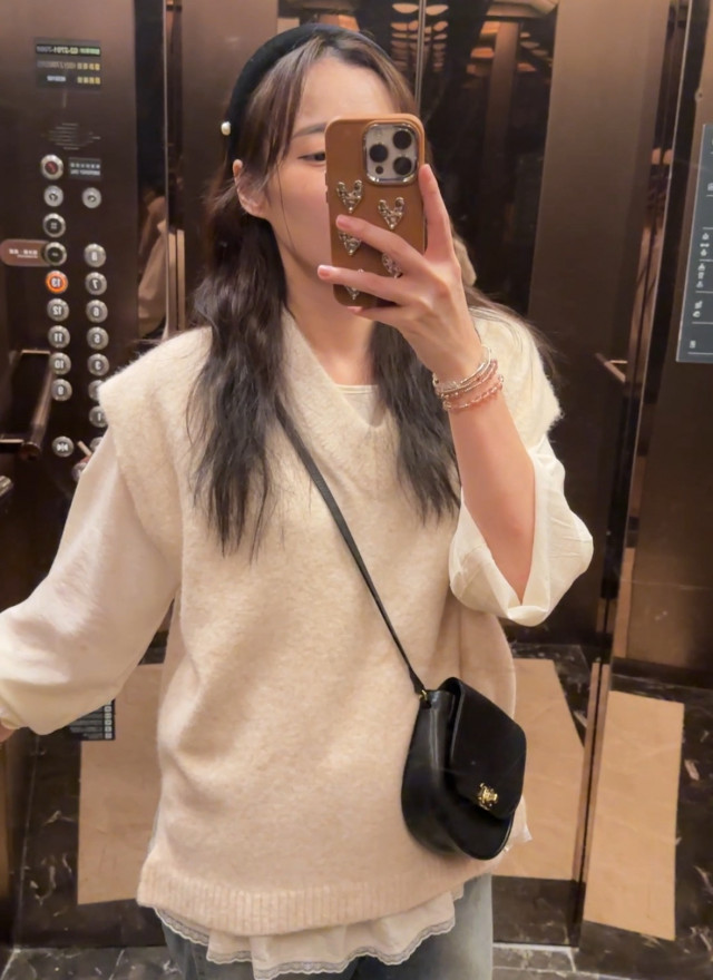 BS蒂蘿V領背心(兩色)