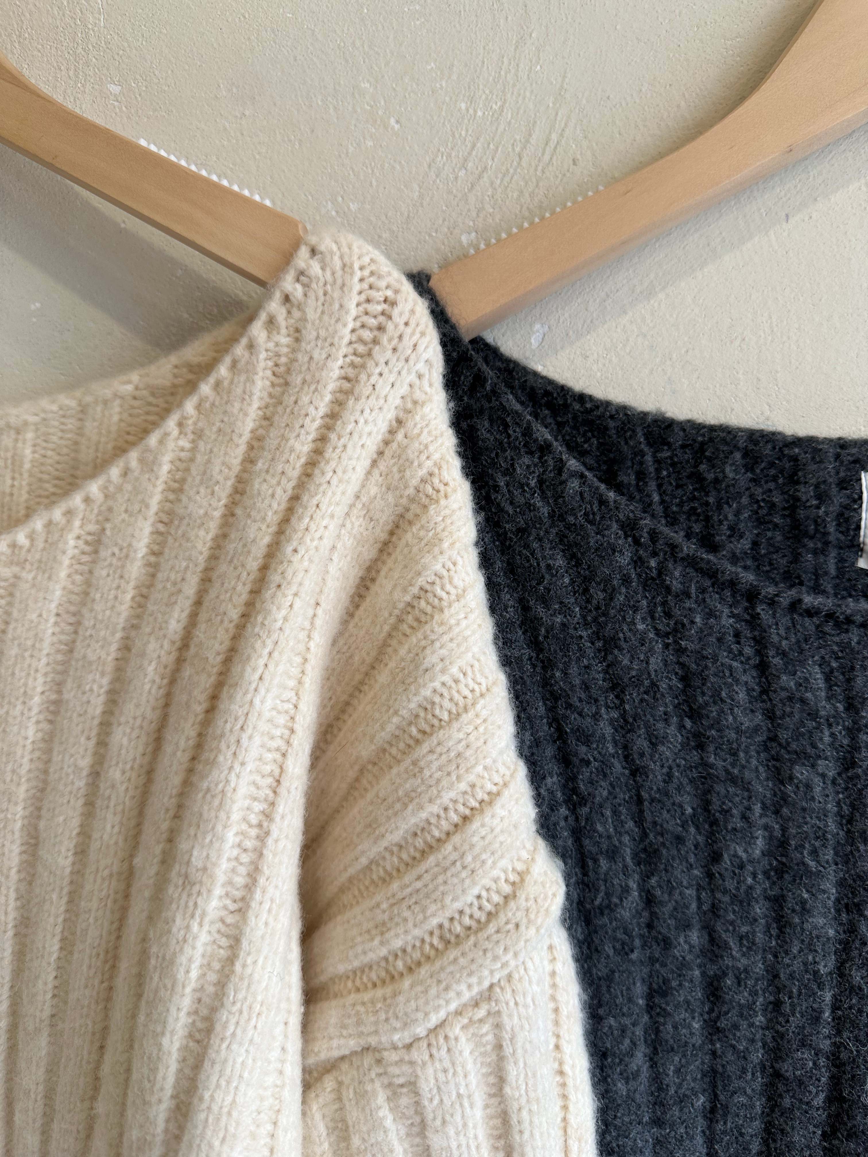 BS落肩直紋寬袖毛衣(兩色)