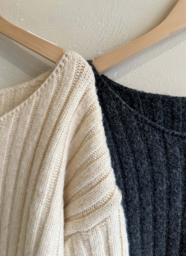 BS落肩直紋寬袖毛衣(兩色)