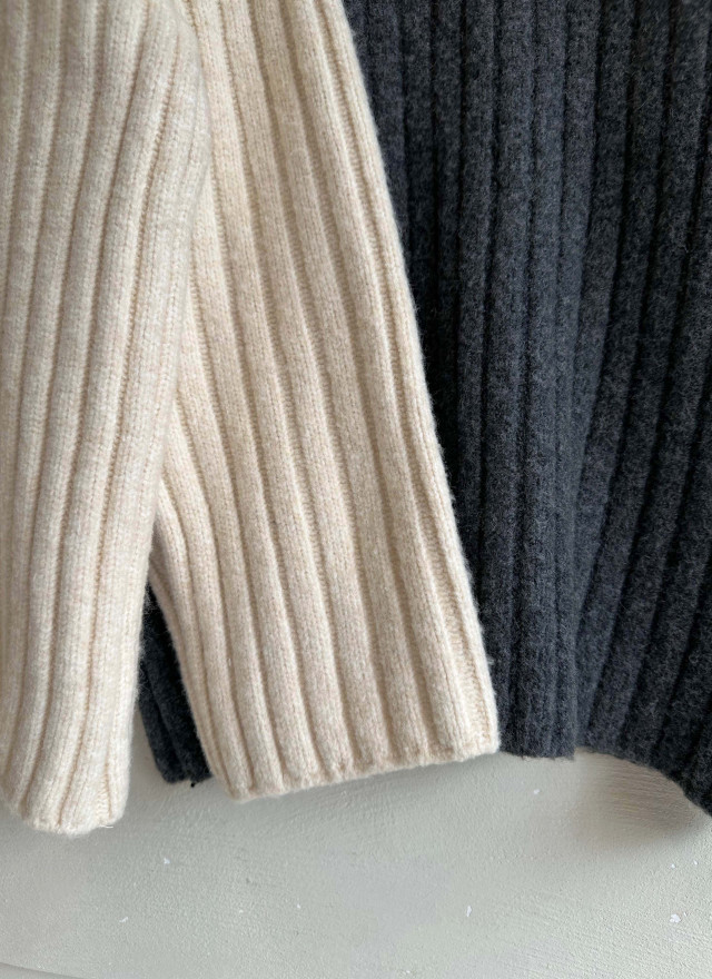 BS落肩直紋寬袖毛衣(兩色)