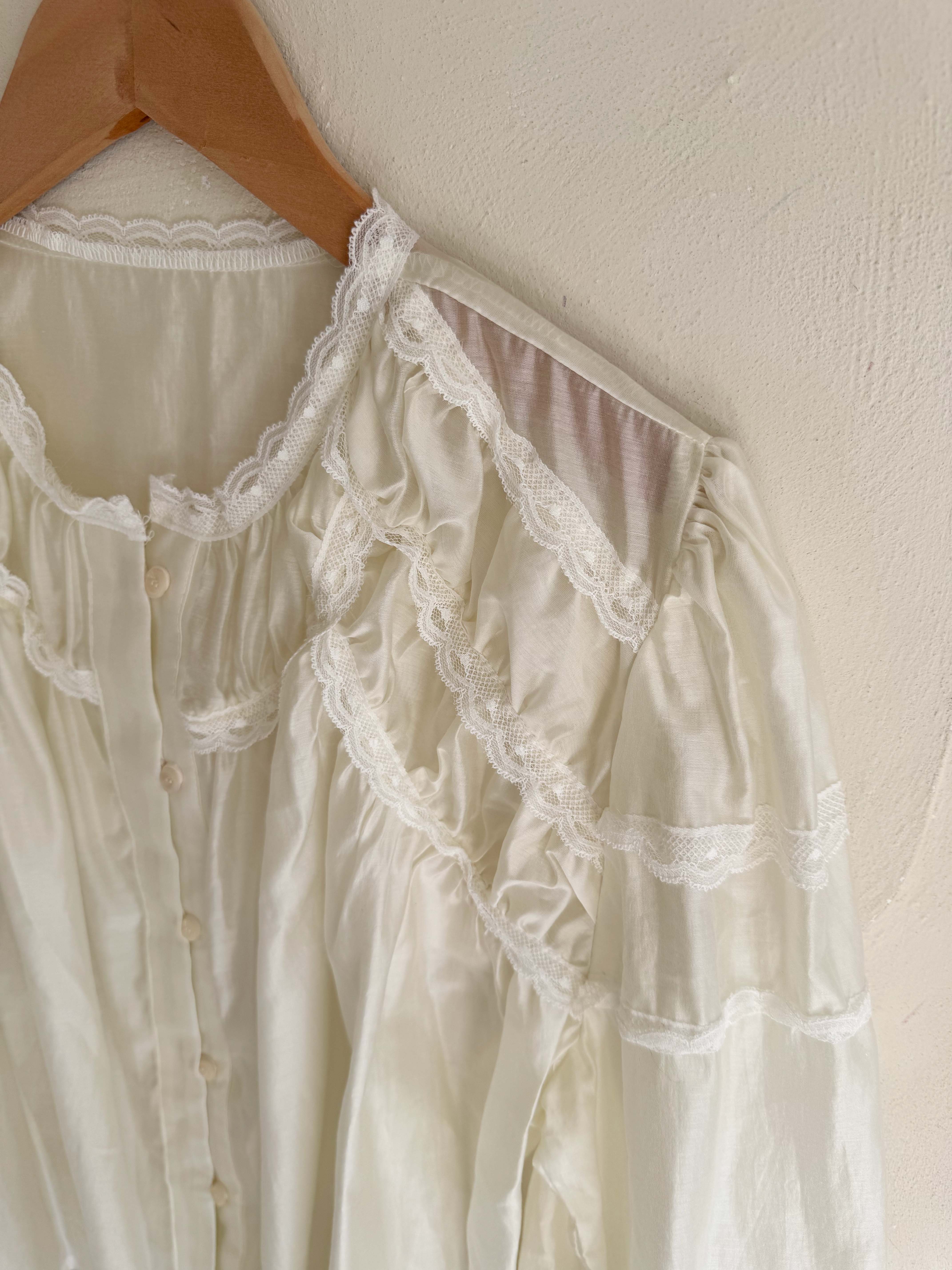 BS蕾絲拼接透膚上衣