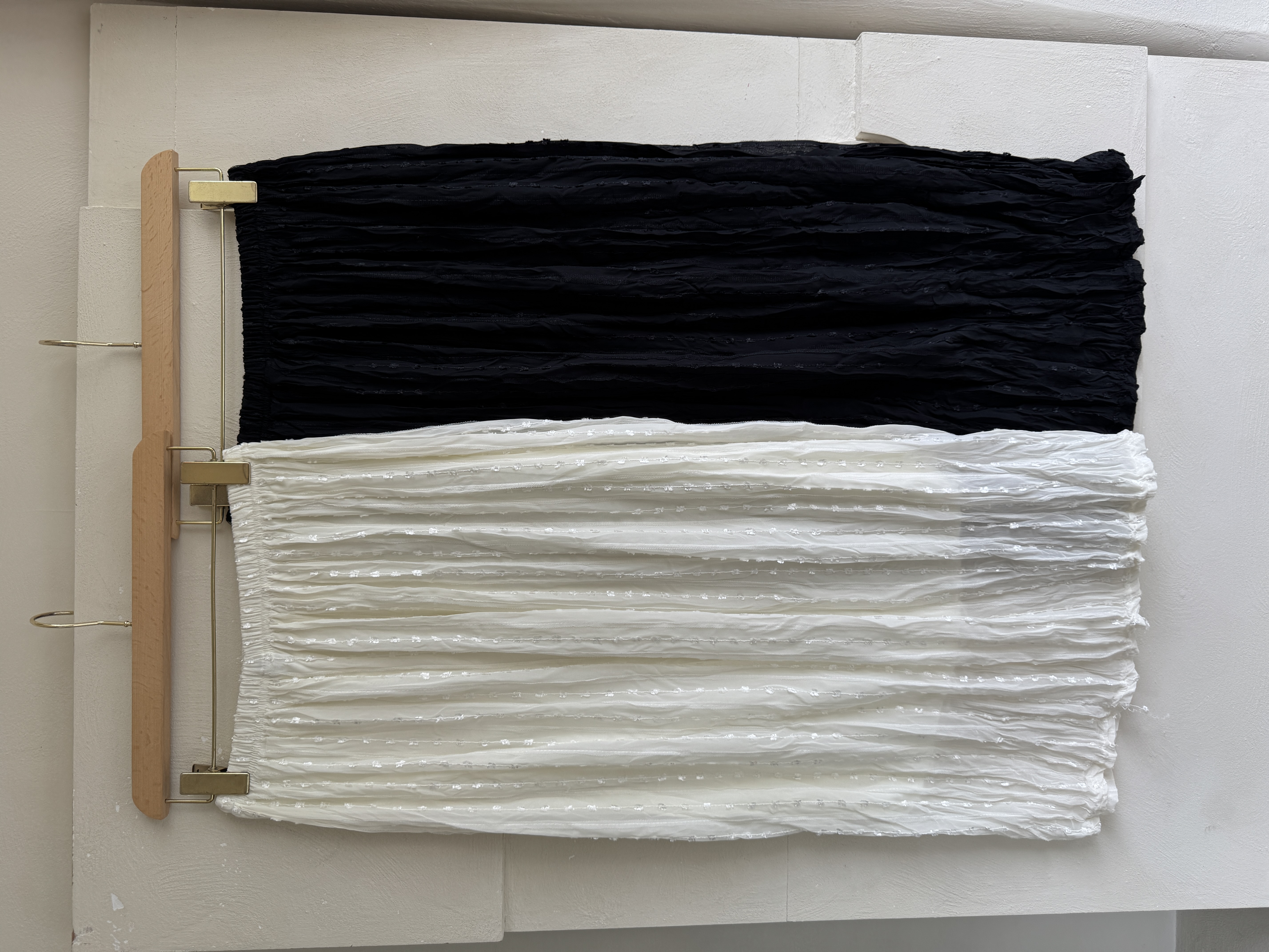 BS韓國瑟蘿珍珠長裙(兩色)