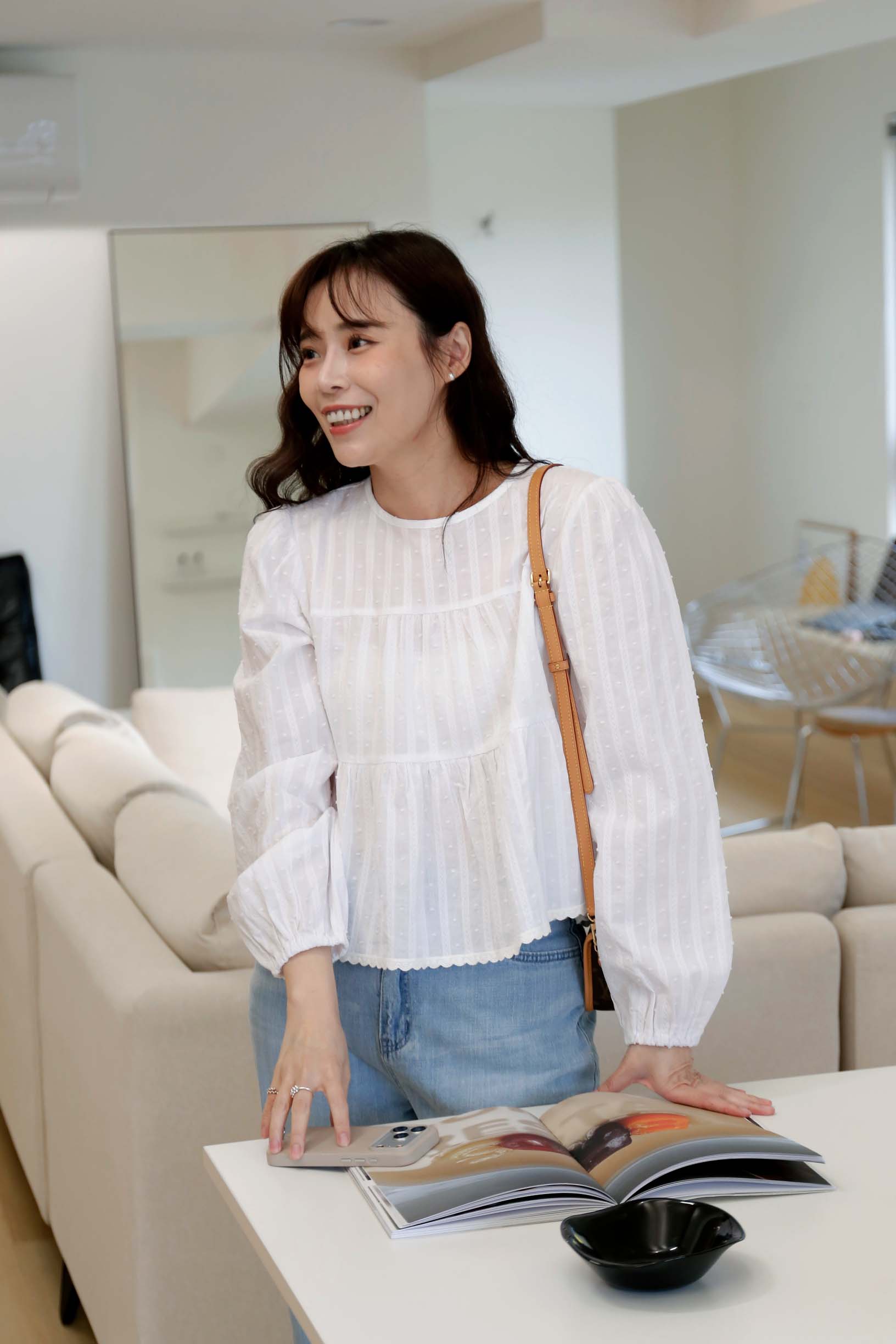 BS韓國立體繡紋上衣(兩色)