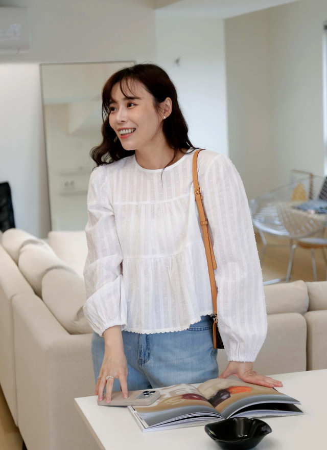 BS韓國立體繡紋上衣(兩色)