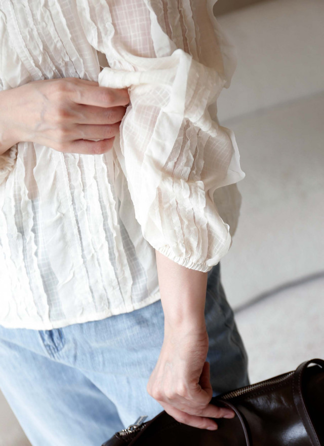 BS韓國曼柔微蓬袖上衣(兩色)