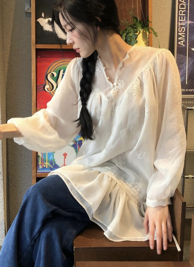 BS潔花刺繡透肌長上衣