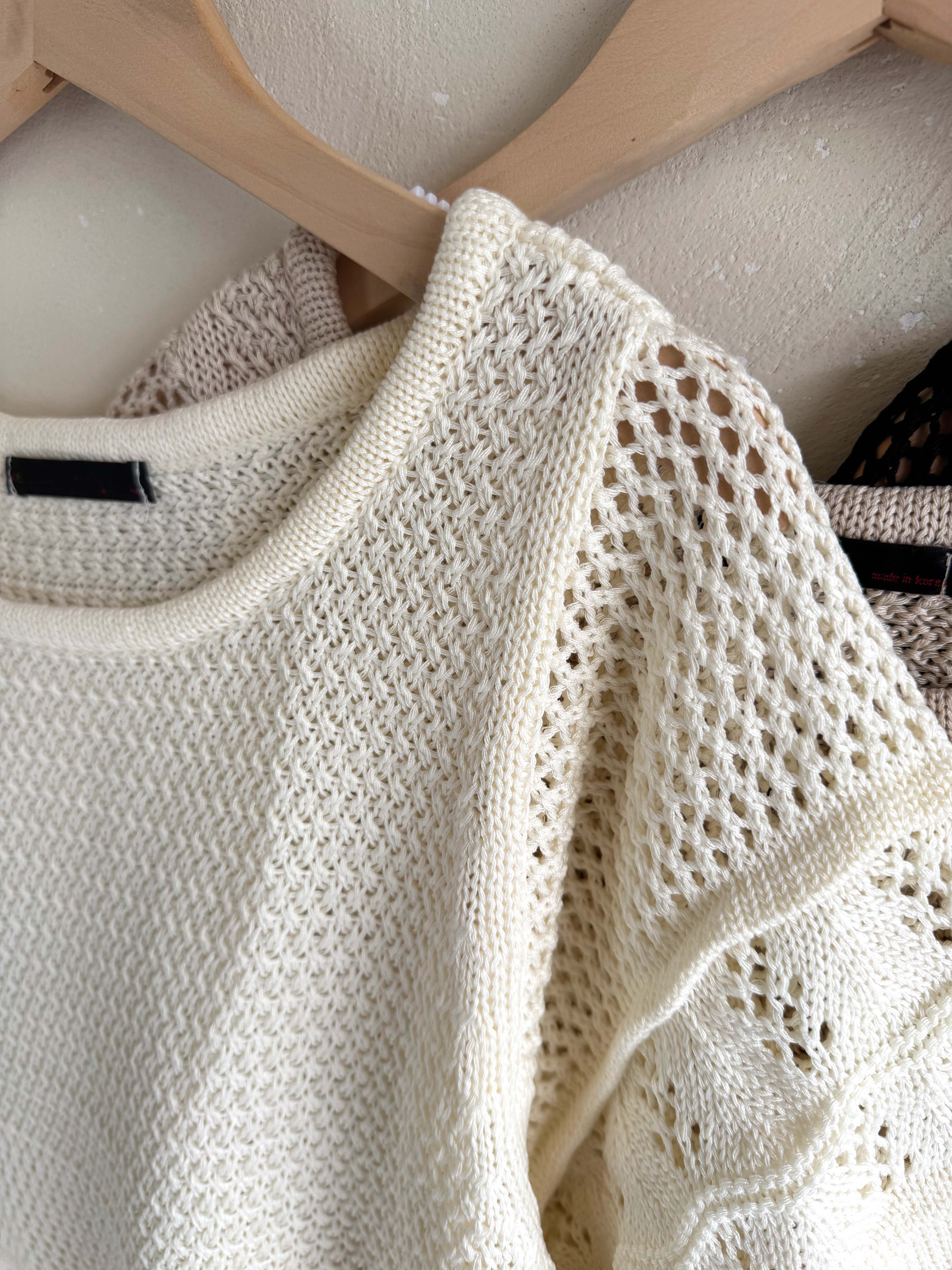 BS韓國艾妮鏤空織紋上衣(三色)