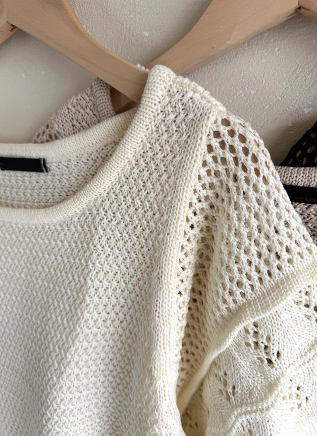 BS韓國艾妮鏤空織紋上衣(三色)