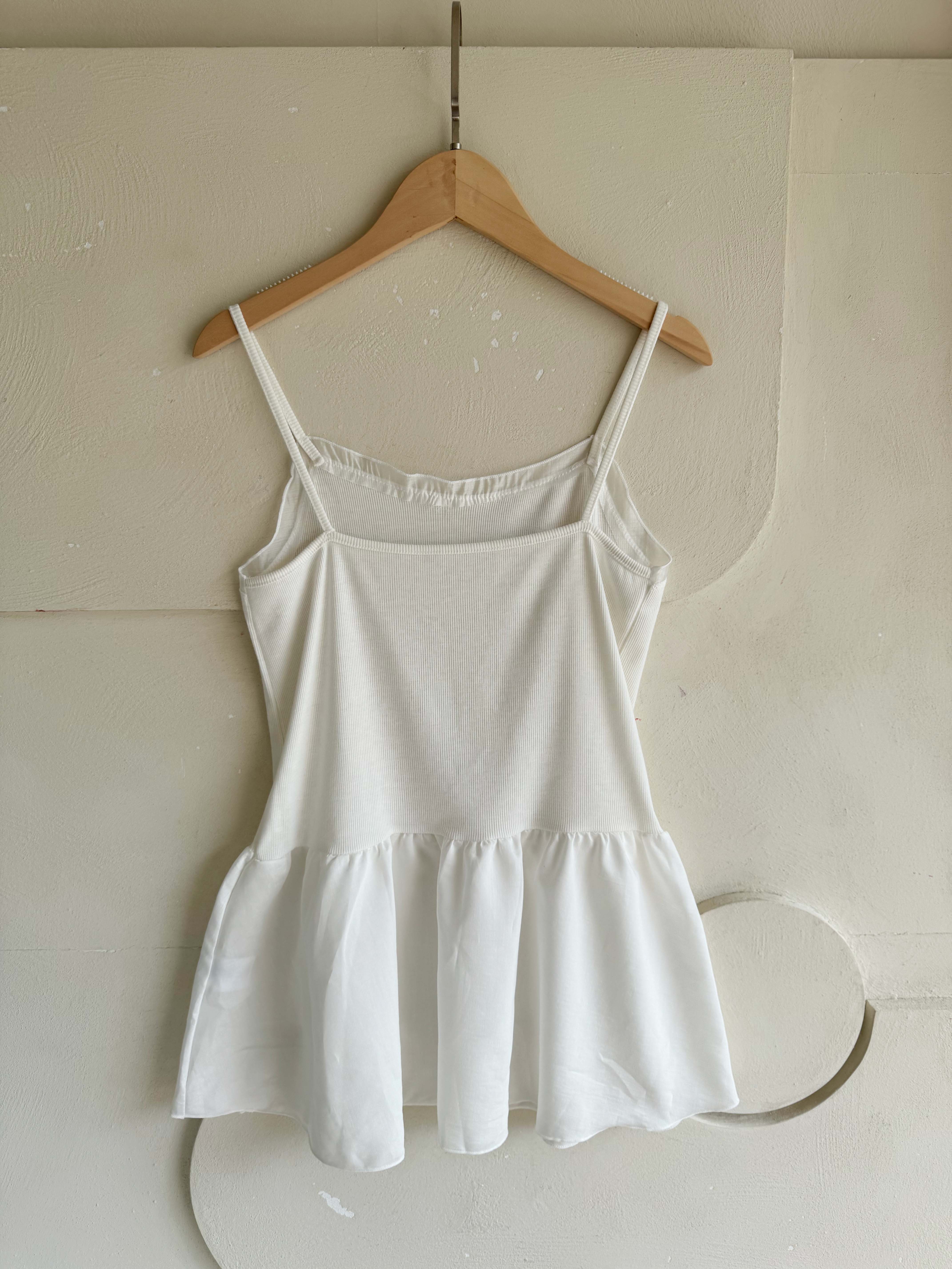 BS韓國蕾絲層擺細肩上衣