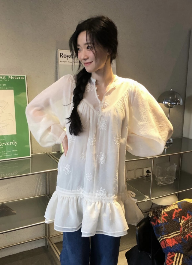 BS潔花刺繡透肌長上衣