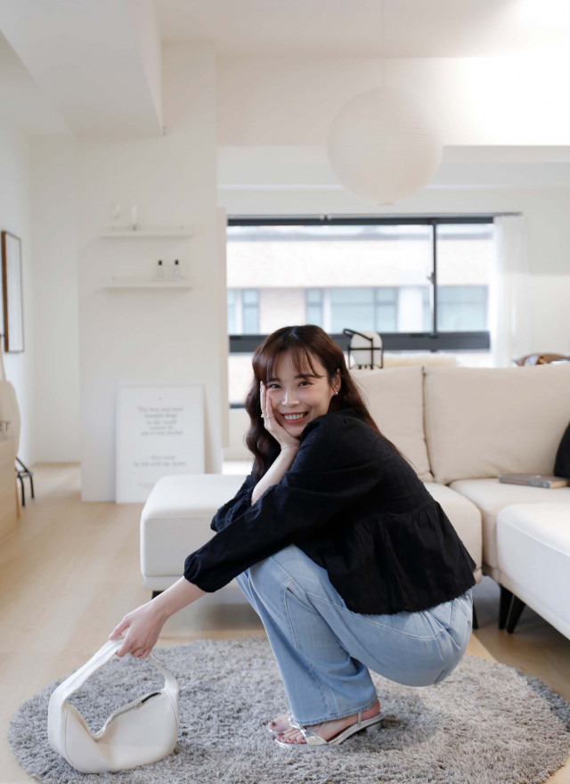 BS韓國立體繡紋上衣(兩色)