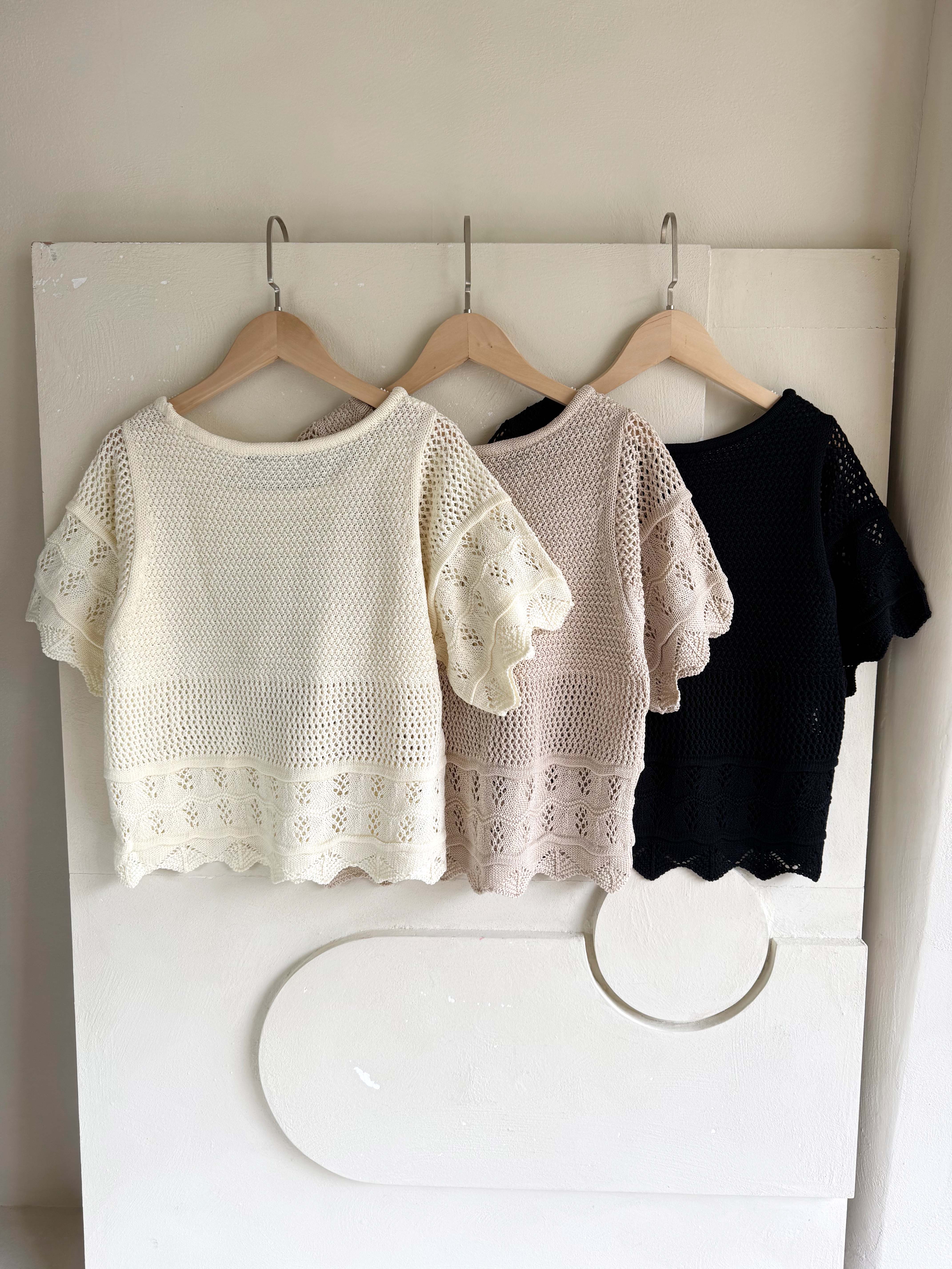 BS韓國艾妮鏤空織紋上衣(三色)