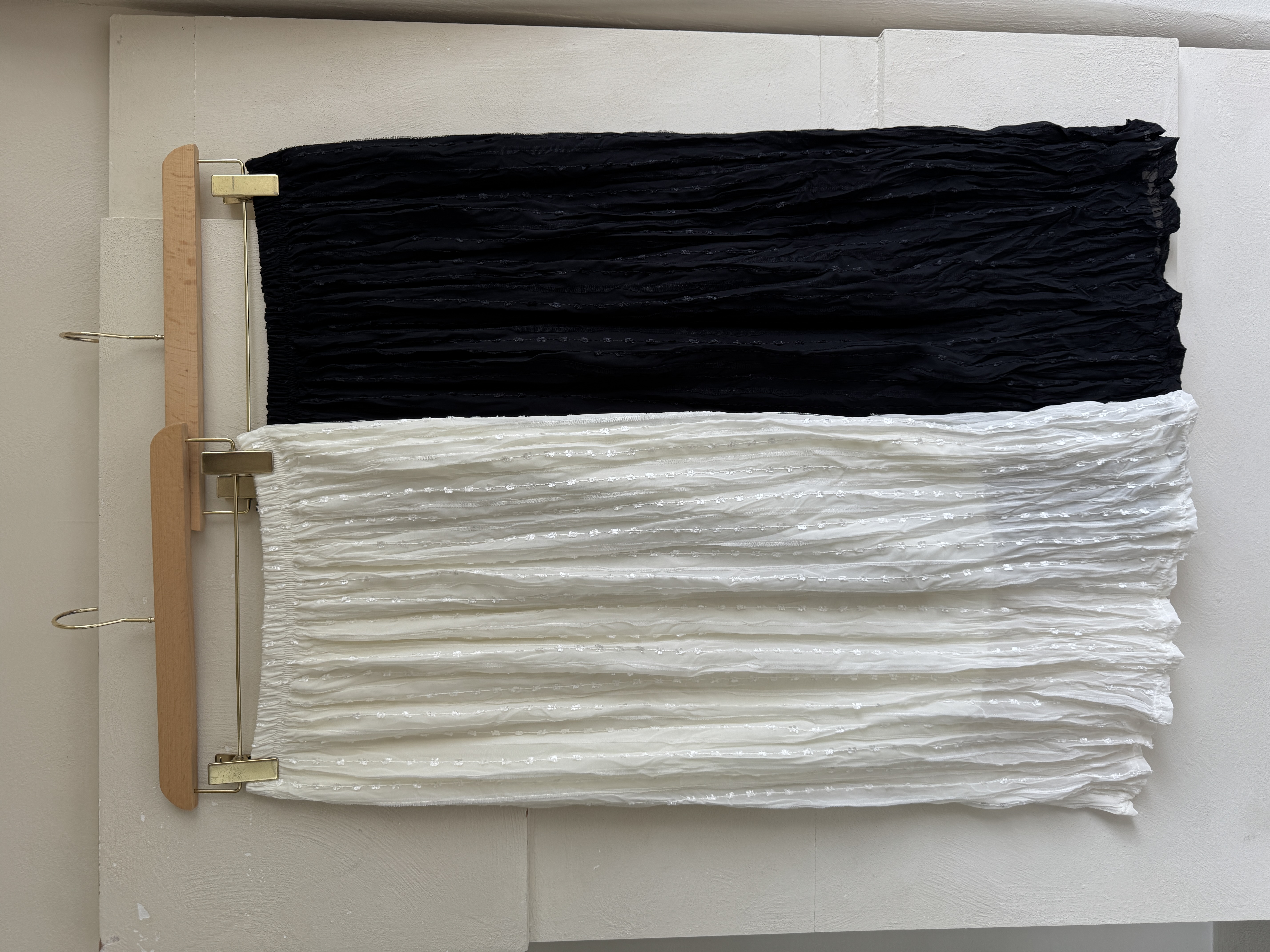 BS韓國瑟蘿珍珠長裙(兩色)