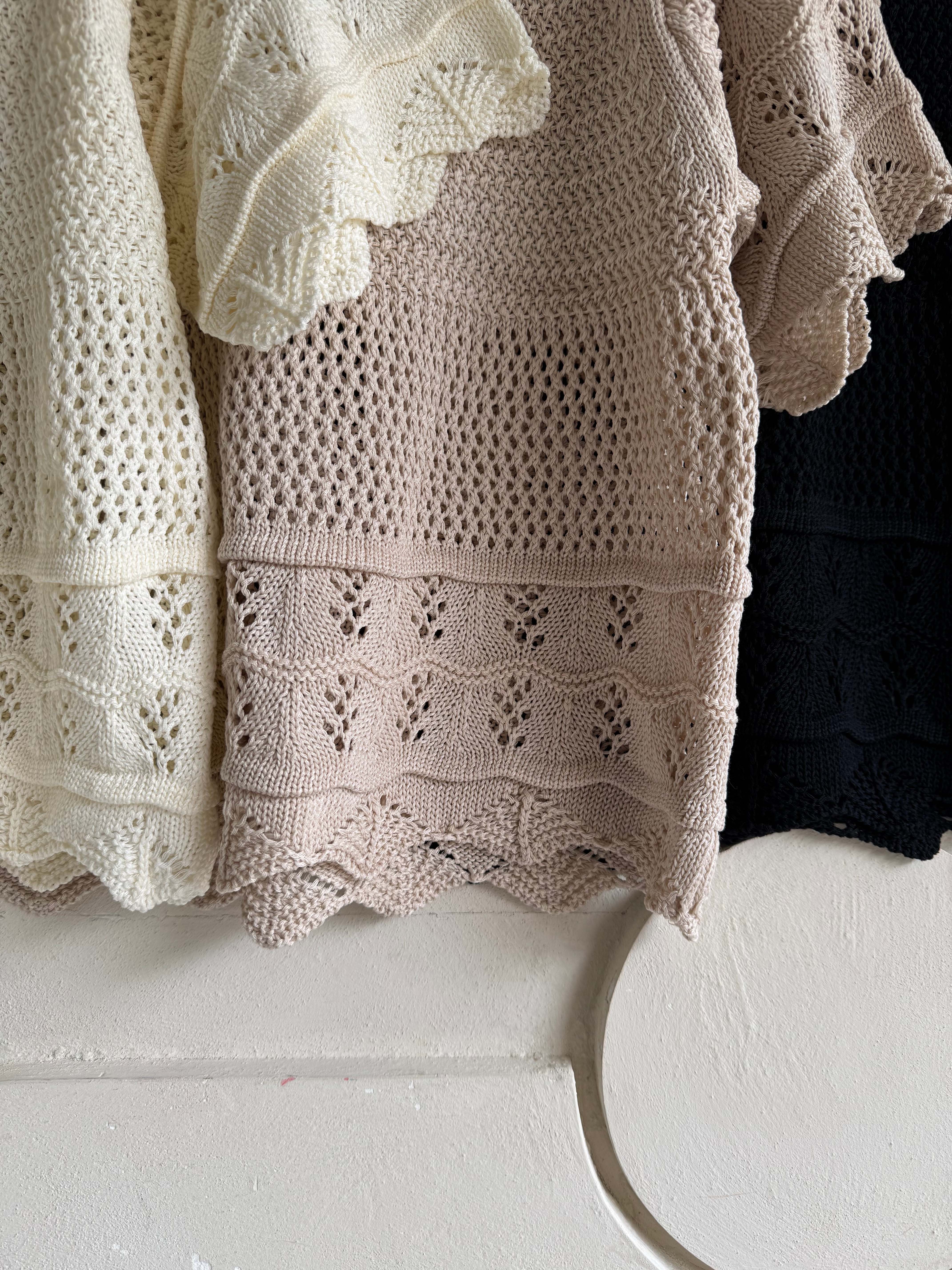 BS韓國艾妮鏤空織紋上衣(三色)