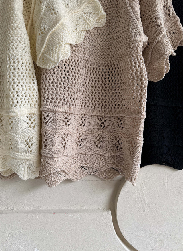 BS韓國艾妮鏤空織紋上衣(三色)