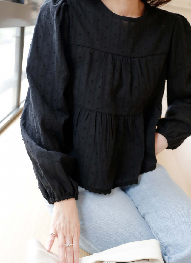 BS韓國立體繡紋上衣(兩色)