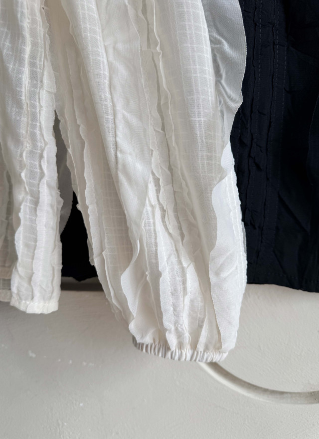 BS韓國曼柔微蓬袖上衣(兩色)