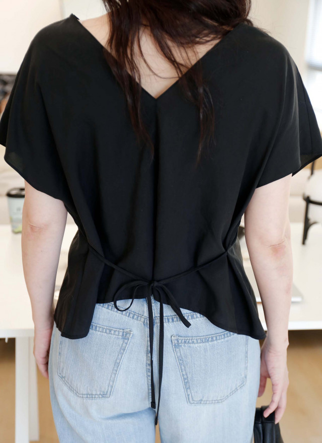 BS韓國采妍深V綁帶上衣(兩色)