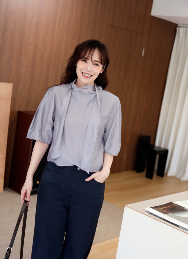 BS韓國奎妮領巾造型上衣(兩色)