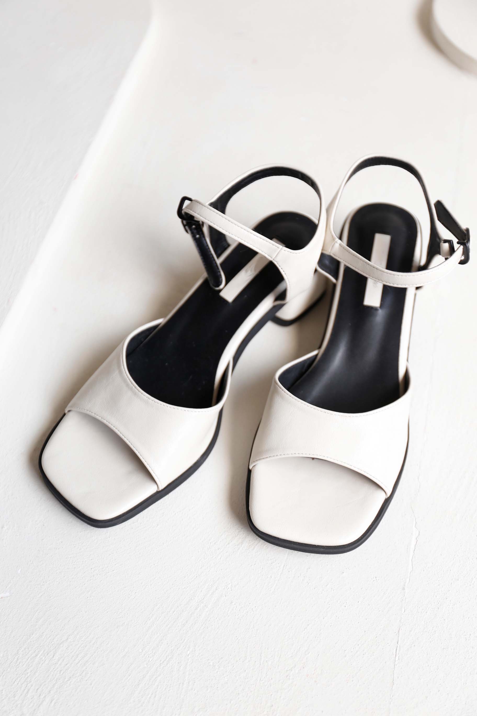 BS韓國芮恩皮面跟鞋