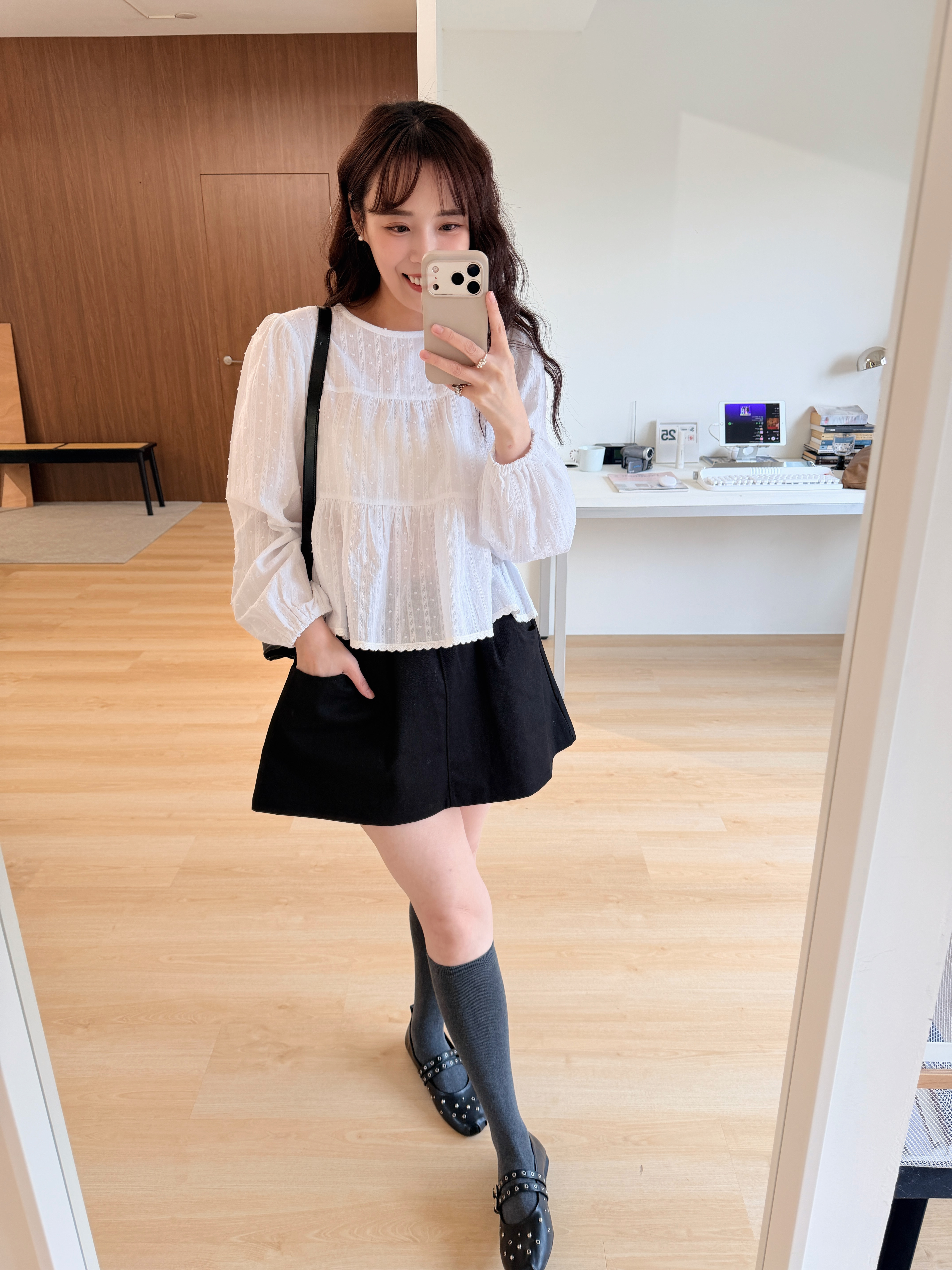 BS韓國立體繡紋上衣(兩色)