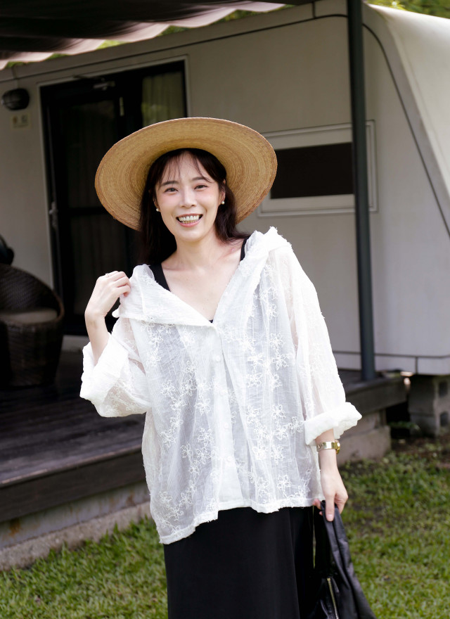 BS韓國里夏雕花連帽襯衫(兩色)