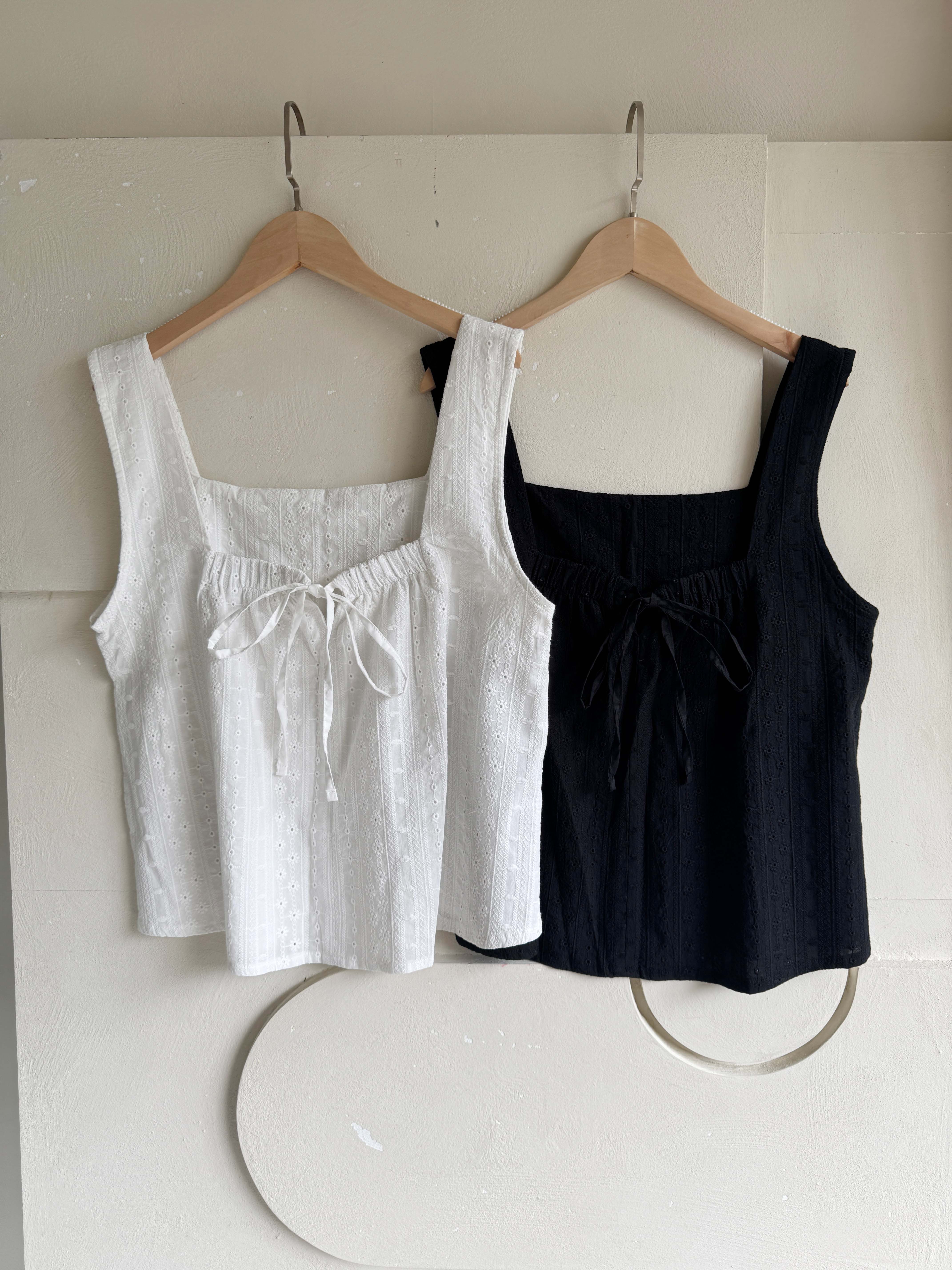 BS韓國方領刺繡背心(兩色)