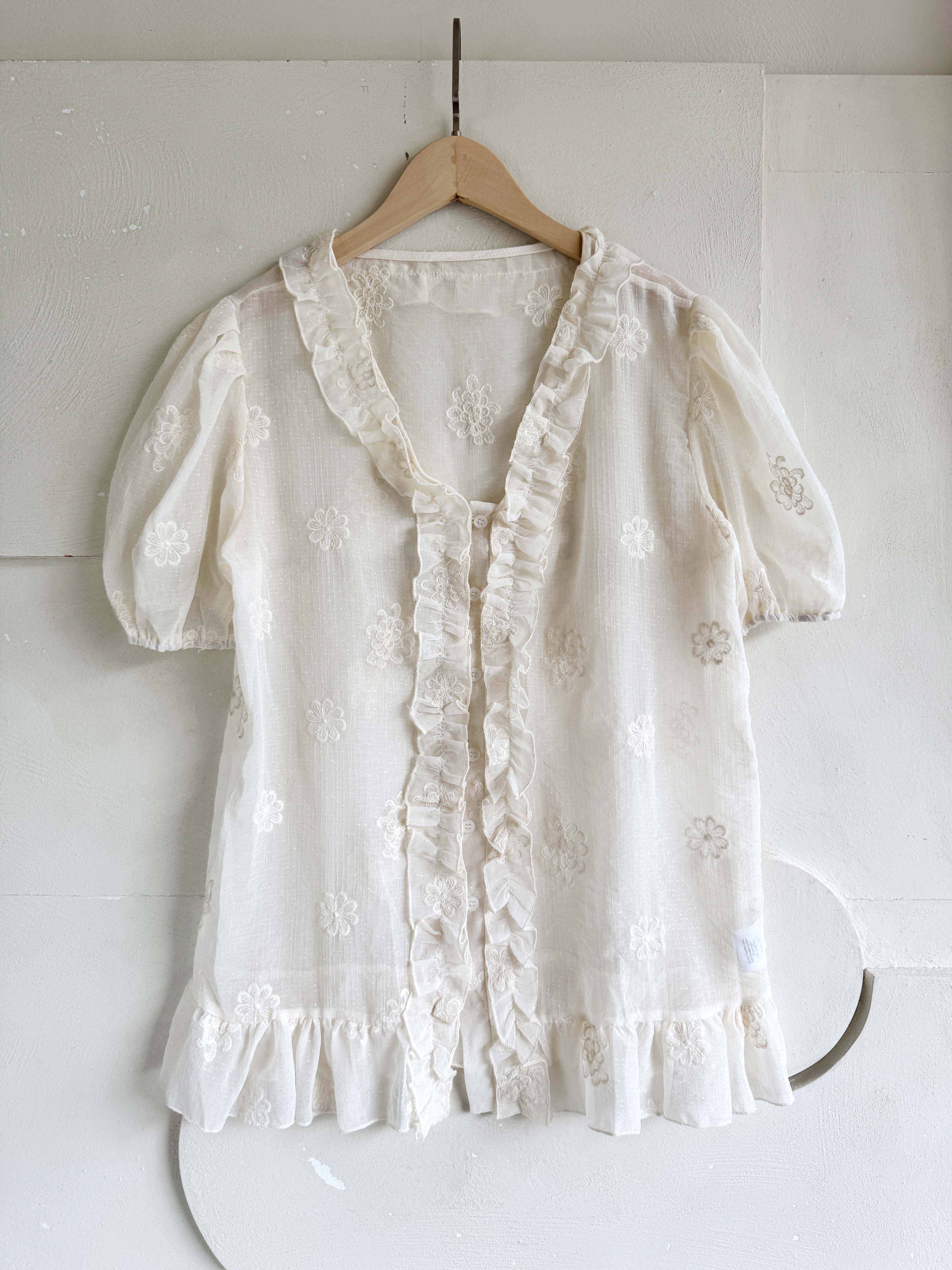 BS韓國莉絲刺繡上衣
