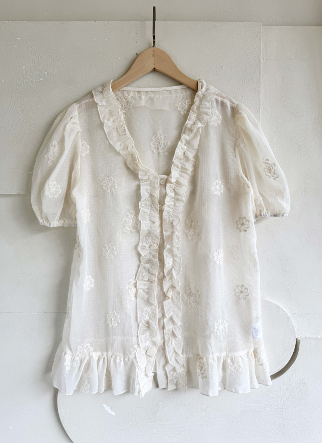 BS韓國莉絲刺繡上衣