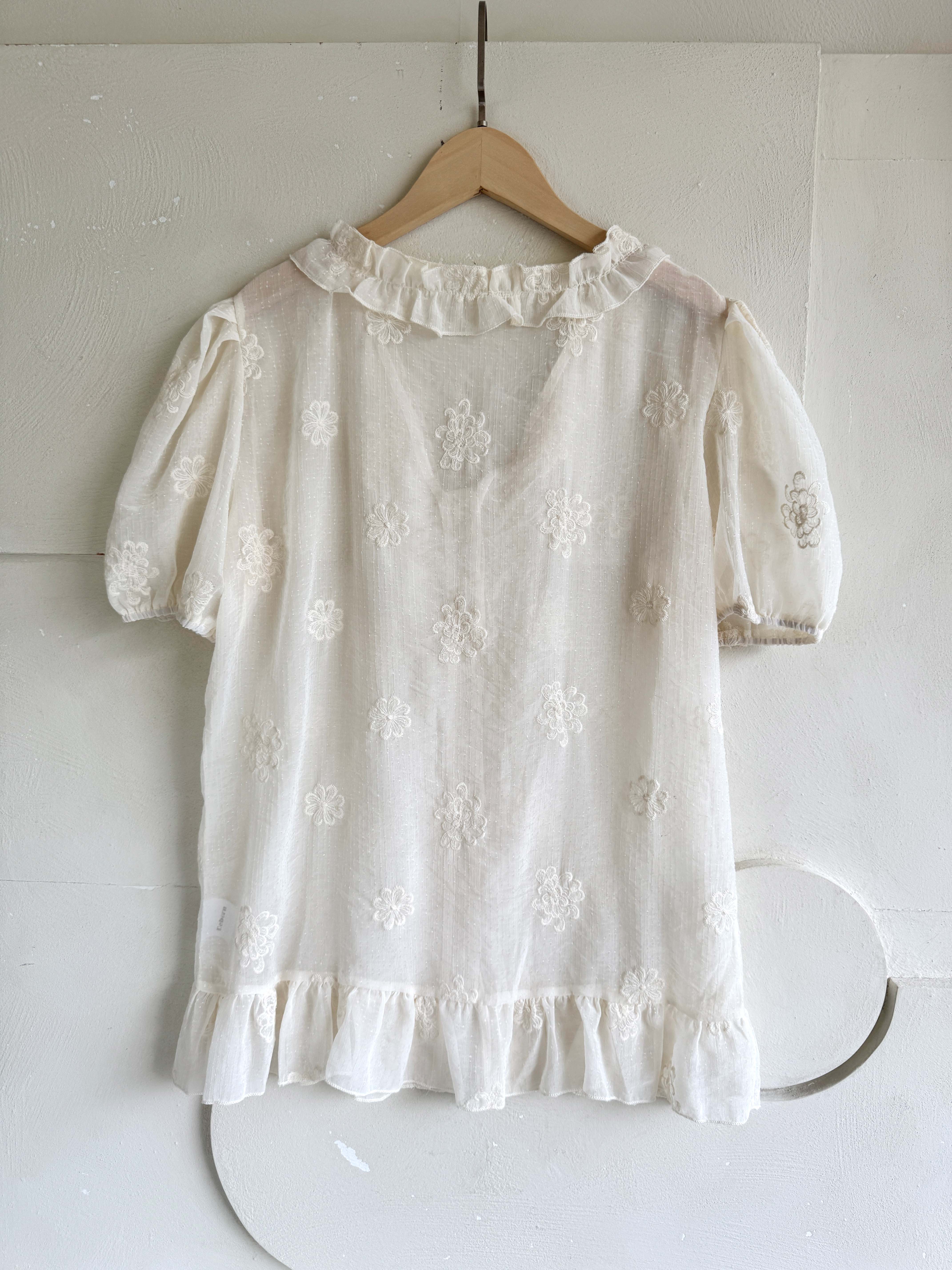 BS韓國莉絲刺繡上衣