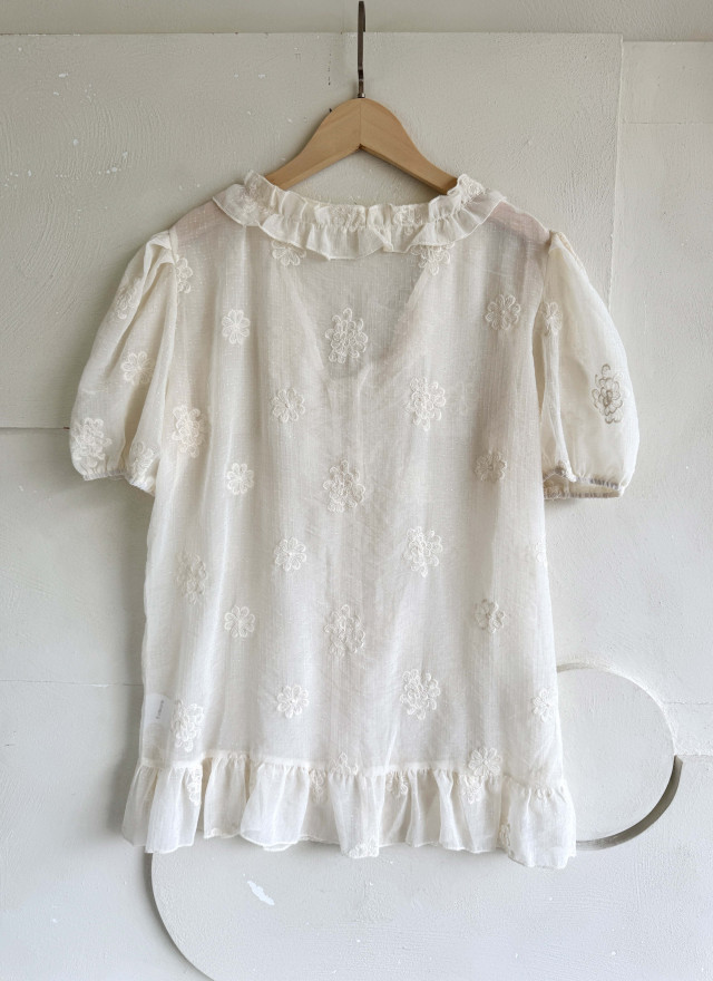 BS韓國莉絲刺繡上衣