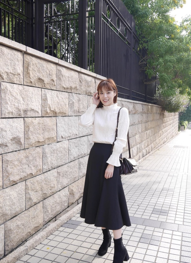 秀氣女孩細褶上衣