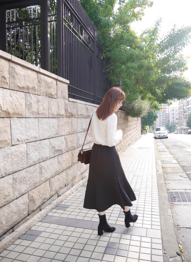 秀氣女孩細褶上衣